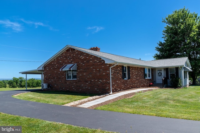 view of front of house featuring a front yard