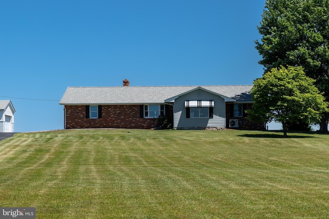 single story home featuring a front lawn