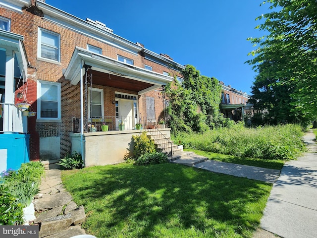 view of front of house with a front lawn