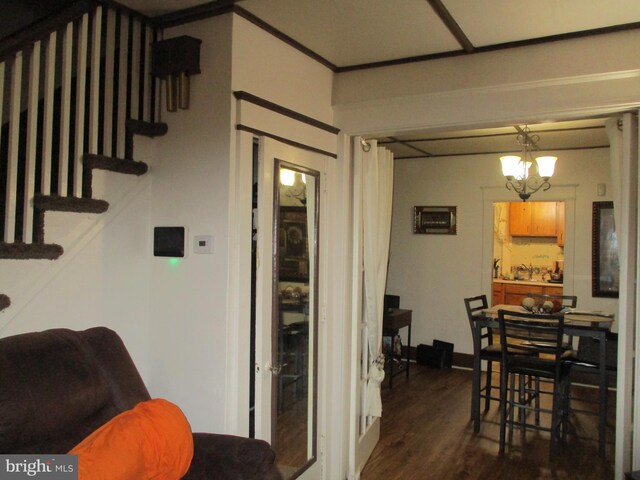 dining space featuring ornamental molding, dark hardwood / wood-style floors, and a notable chandelier