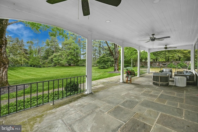 view of terrace with ceiling fan