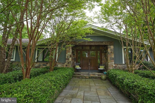 doorway to property featuring a porch