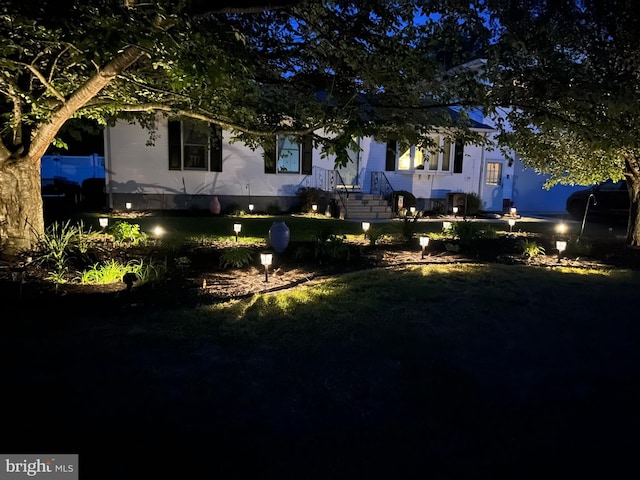 view of front of home featuring a yard