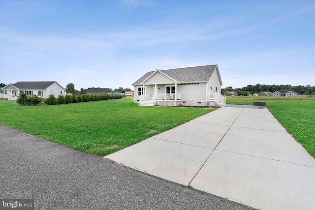 view of front of home featuring covered porch and a front lawn