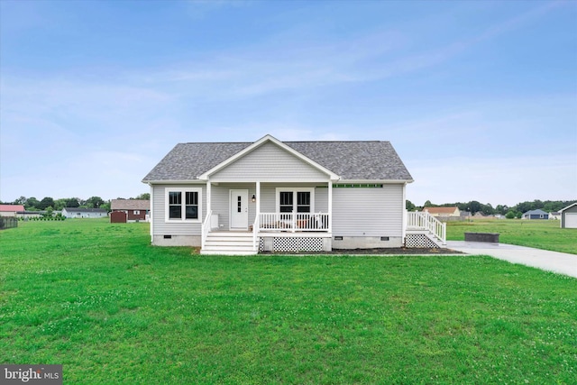 view of front facade featuring covered porch and a front lawn