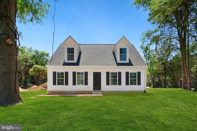 new england style home featuring a front lawn