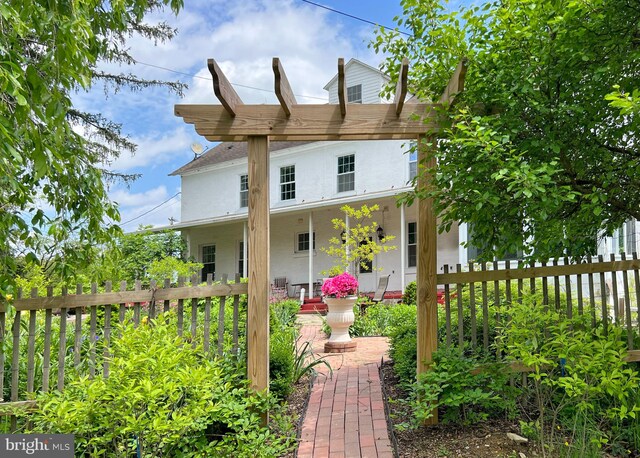 view of front of house featuring covered porch