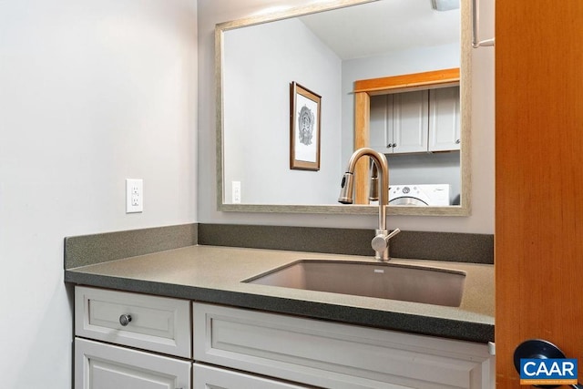 bathroom featuring large vanity