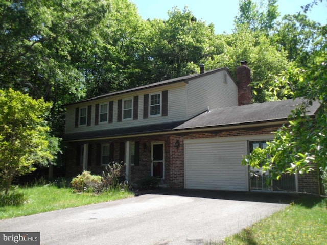 view of front facade featuring a garage