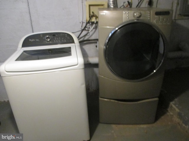 laundry room featuring washing machine and dryer