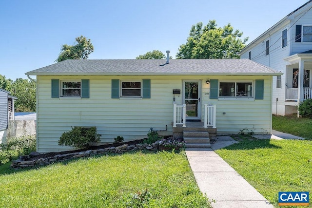 view of front of house with a front lawn