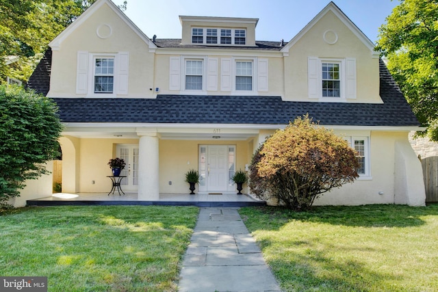 view of front of property with a front yard