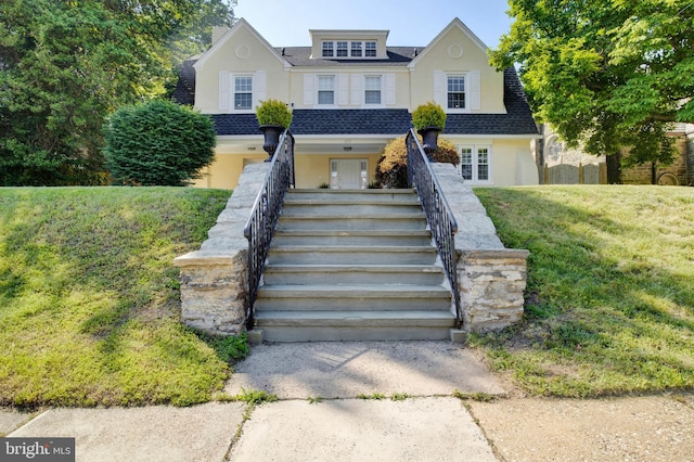 view of front of house with a front yard