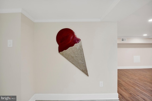 room details with wood-type flooring and crown molding