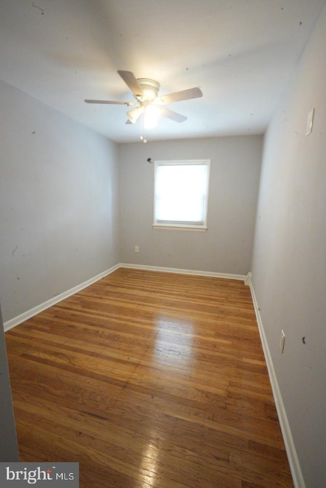 unfurnished room featuring ceiling fan and hardwood / wood-style floors