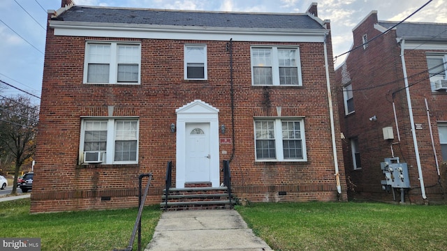 view of front of property with a front yard