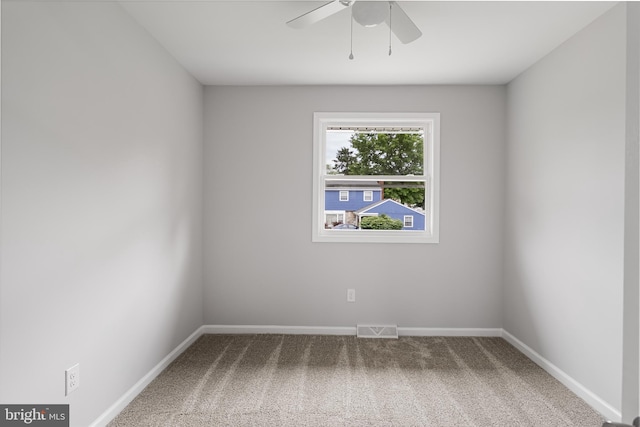 carpeted empty room featuring ceiling fan