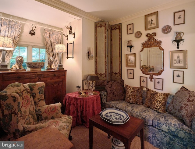 sitting room with crown molding