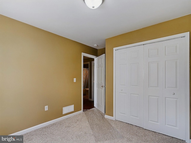 unfurnished bedroom featuring carpet flooring and a closet