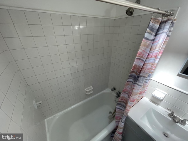 bathroom with shower / tub combo with curtain and sink