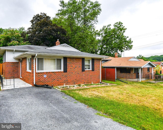 view of front of property with a front yard