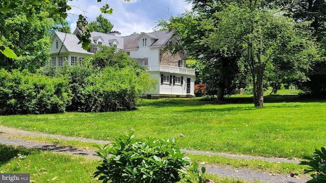 view of yard featuring a balcony