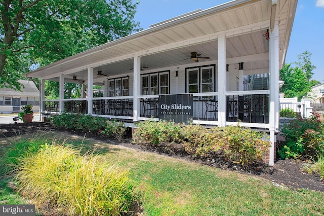 view of front facade featuring a porch and a ceiling fan