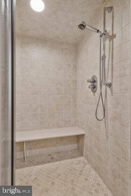 bathroom featuring tiled shower