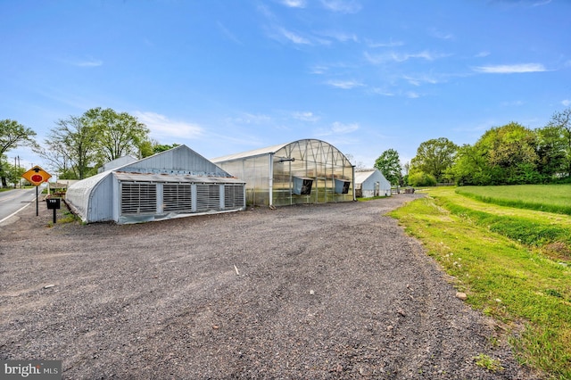 view of front of property featuring an outdoor structure