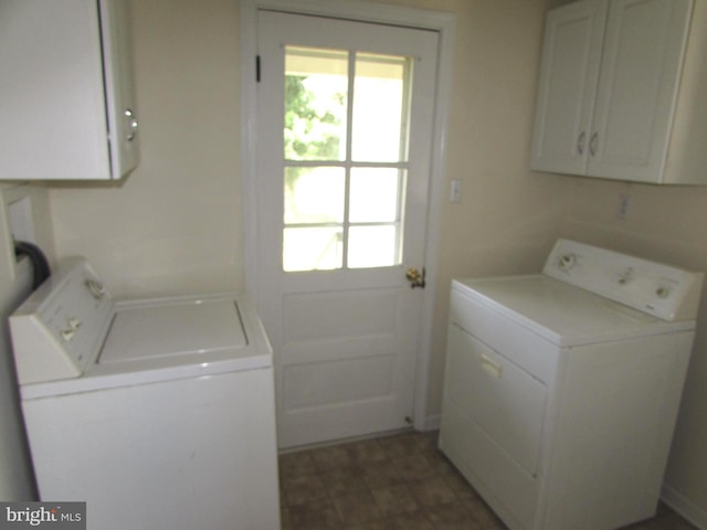 laundry room with cabinets and independent washer and dryer