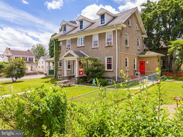 view of front of house featuring a front yard