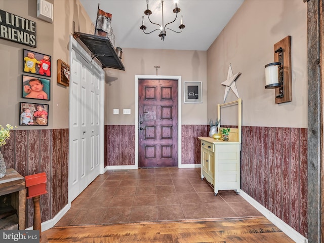 foyer entrance featuring dark hardwood / wood-style flooring and an inviting chandelier