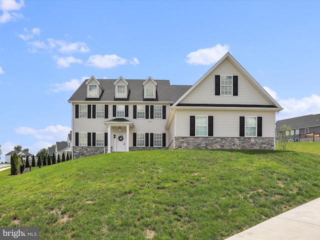 view of front facade featuring a front yard