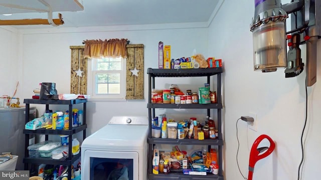 clothes washing area with washer / dryer and water heater