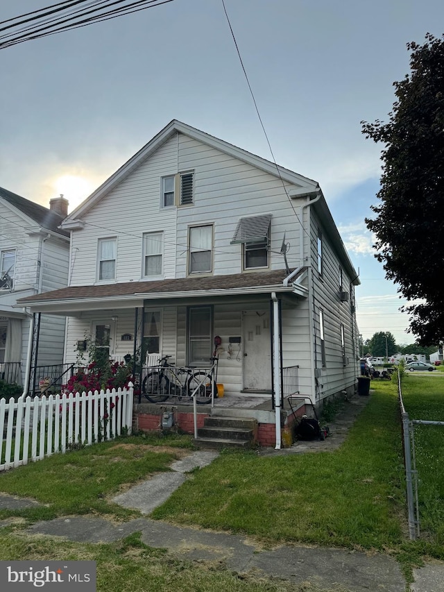 view of front facade with covered porch and a front yard