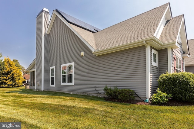 view of side of property featuring a lawn