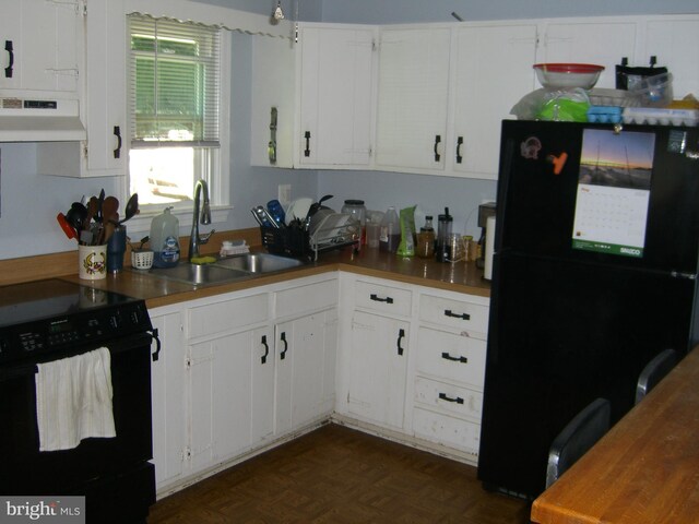 30087 Cross Woods Dr, Mechanicsville, MD 20659 - kitchen with under cabinet range hood, black appliances, a sink, and white cabinets