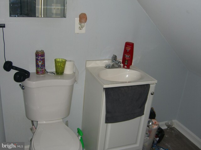 30087 Cross Woods Dr, Mechanicsville, MD 20659 - half bath featuring toilet and vanity