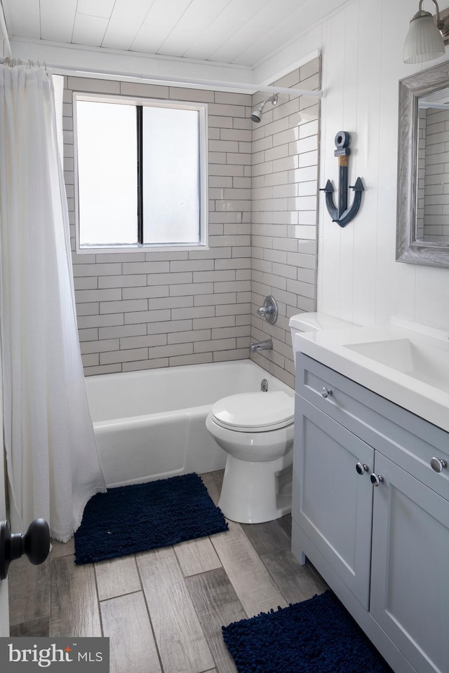 full bathroom featuring hardwood / wood-style floors, vanity, crown molding, toilet, and shower / bathtub combination with curtain