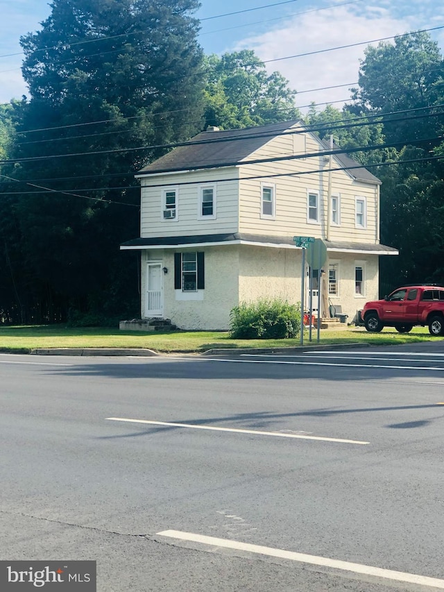 view of front property