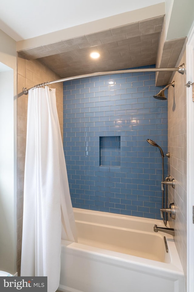 bathroom with shower / tub combo