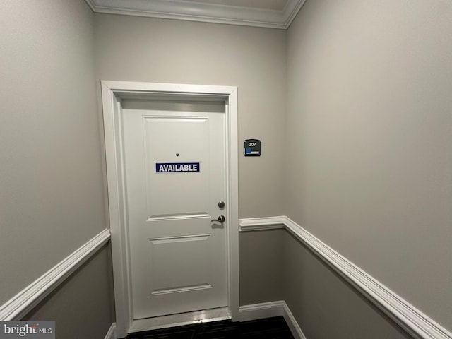 entryway with crown molding