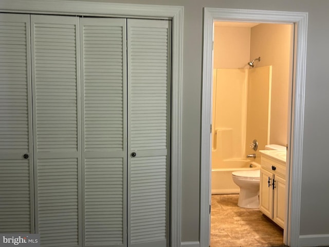 full bathroom with bathtub / shower combination, toilet, and vanity