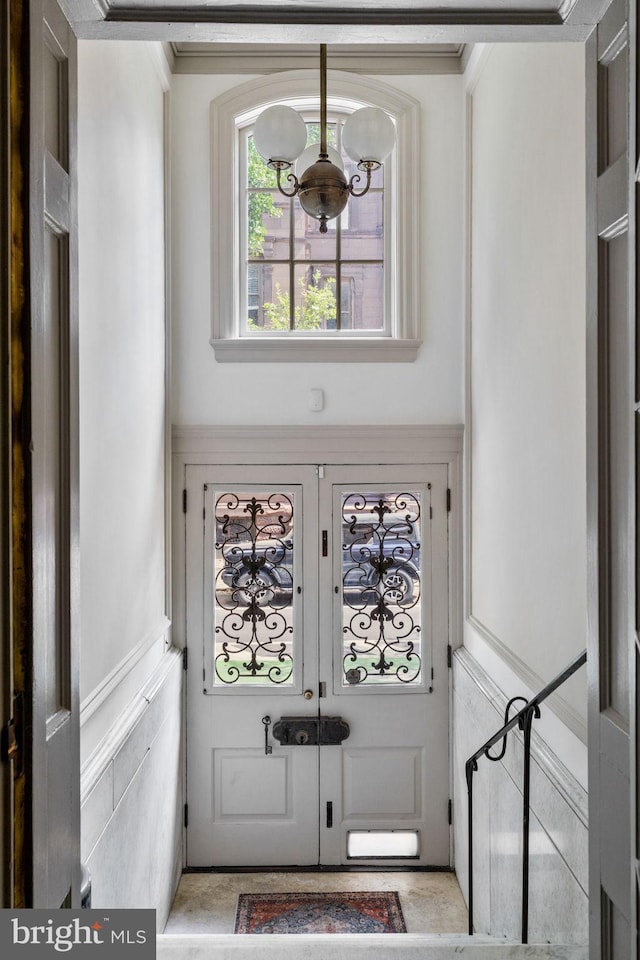 foyer entrance featuring ornamental molding