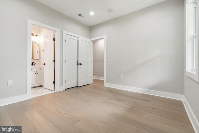 full bathroom with vanity, toilet, and tiled shower / bath