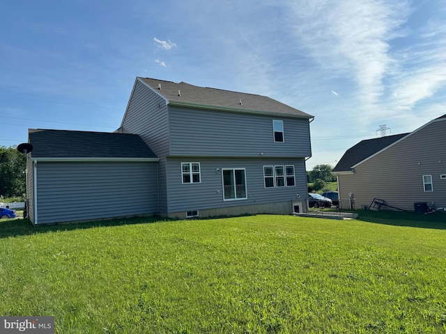 back of house featuring a lawn