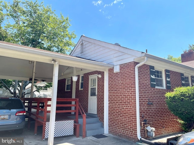 view of front of property with covered porch