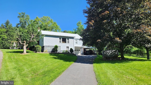 view of front of property featuring a front yard and a carport