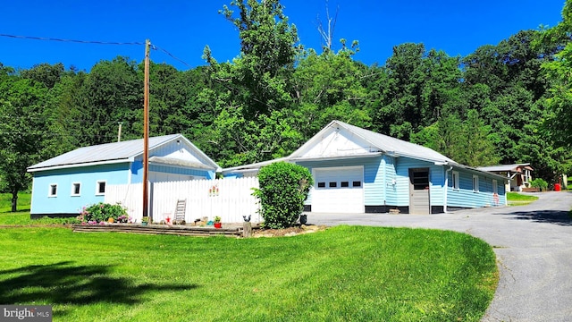 view of front of house with a garage and a front yard