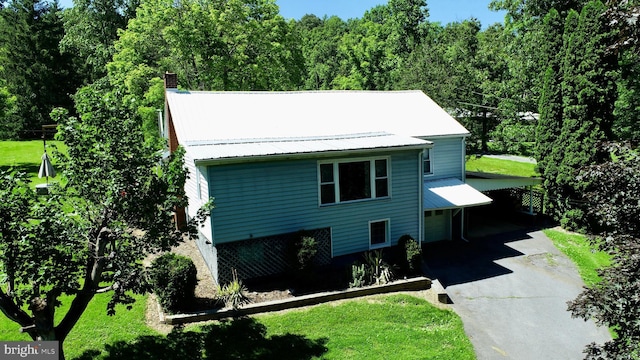 exterior space featuring a carport and a front yard